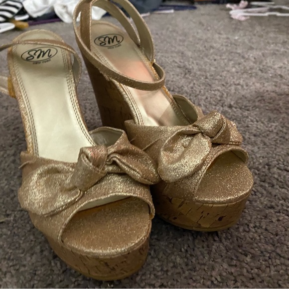 BARELY WORN sparkly high heel wedge shoes size 6-7 EXCELLENT CONDITION!!! - Picture 3 of 7